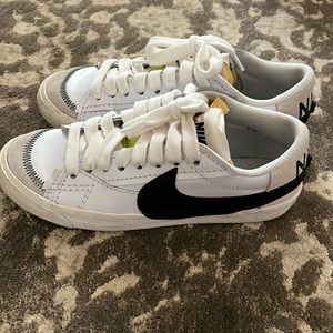 Women’s Nike Blazer Low ‘77 Jumbo